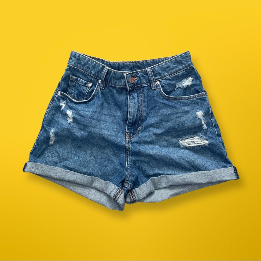 H&M denim “Mom Shorts”. Womens. Size US 6. High waisted.